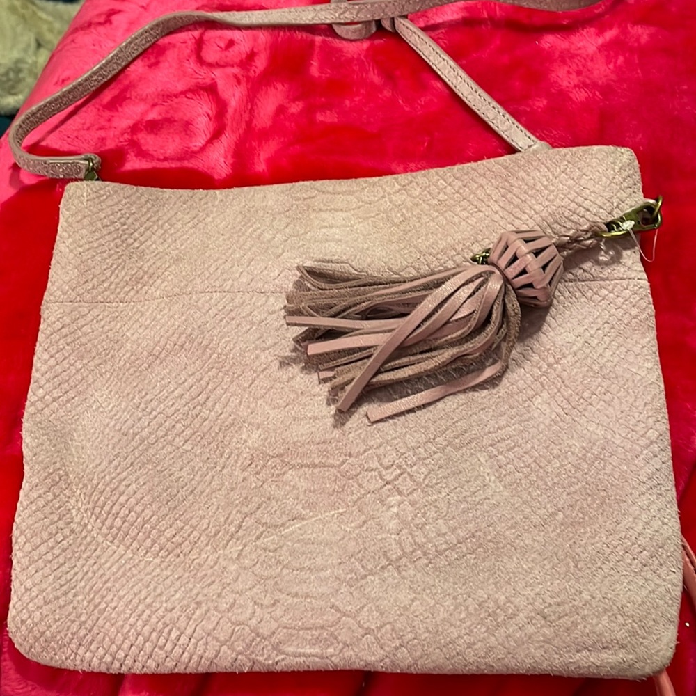 Lavender magnetic SAK purse all sides match pictures do not do it justice